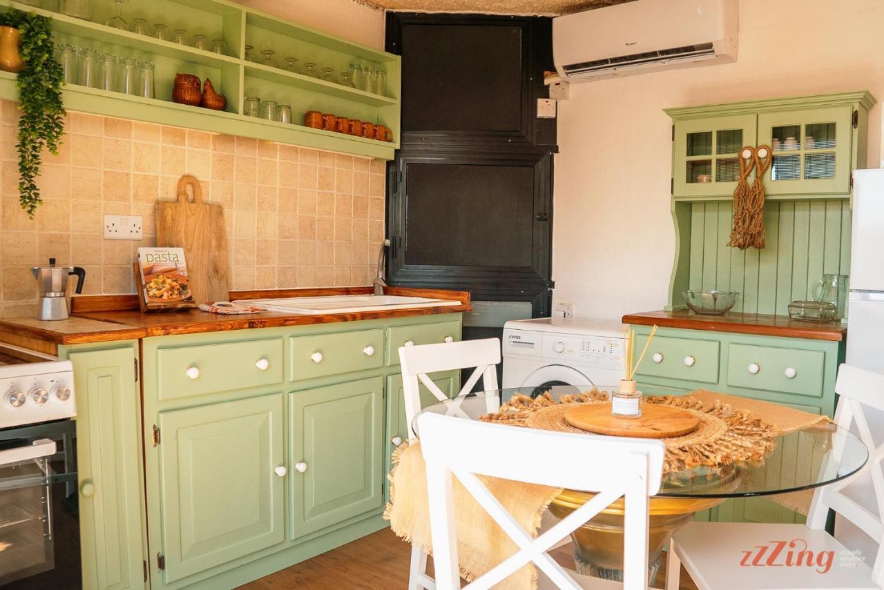 A Holiday Home Duplex In A Gozo Village Square Victoria Esterno foto